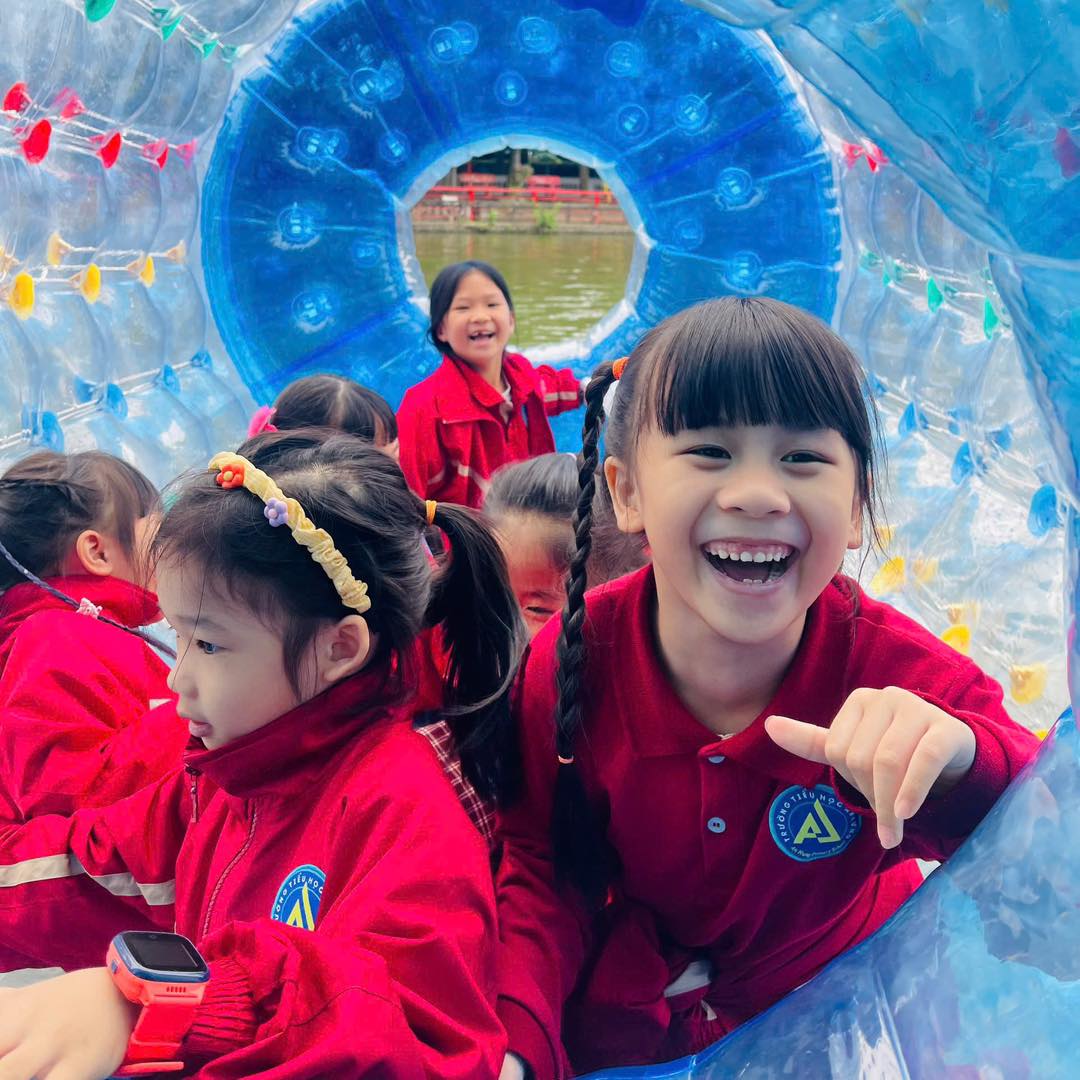 577704599 1301777398630417 7438550035659357653 N